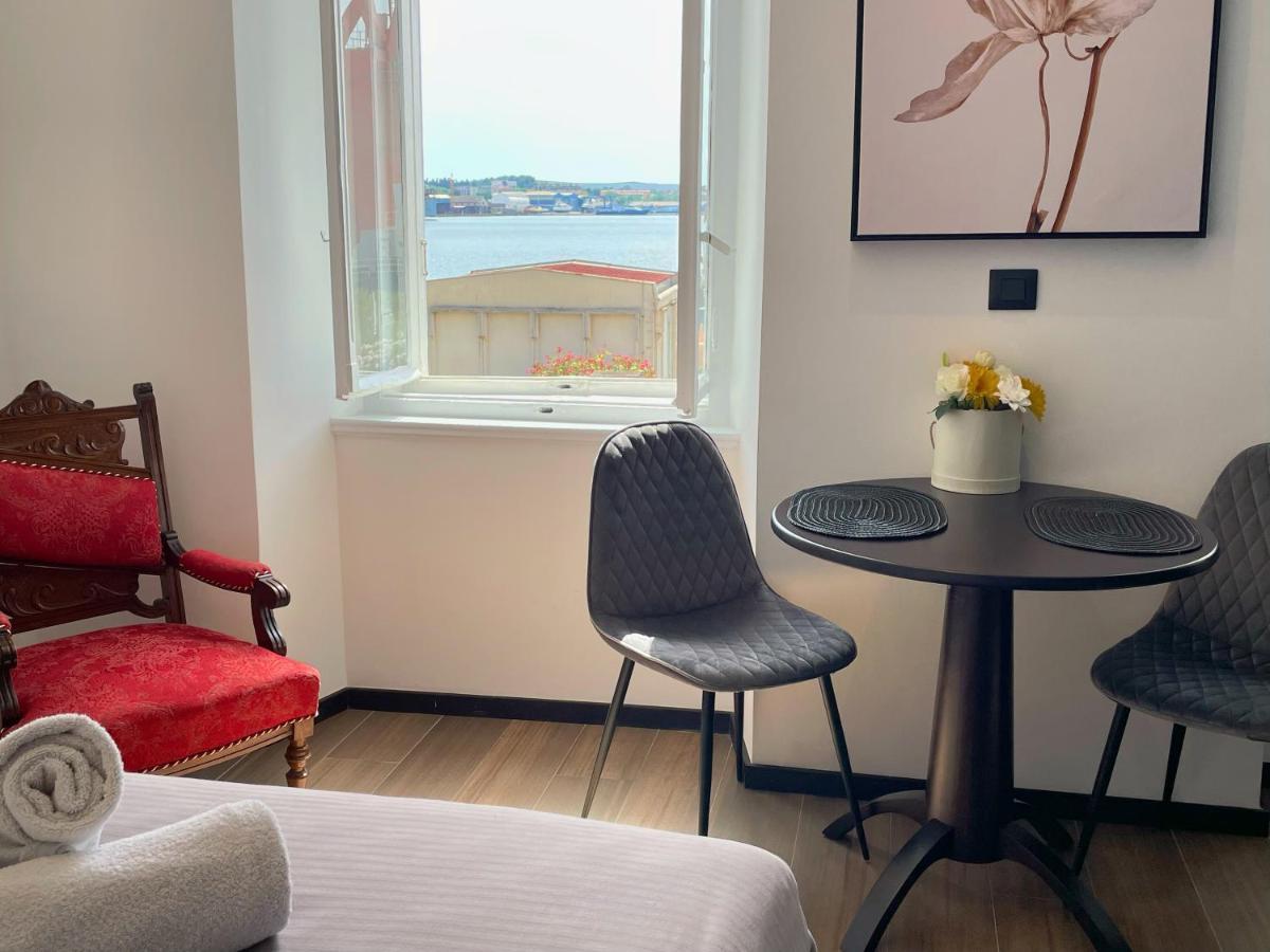 Navis City Apartments Pula Eksteriør billede