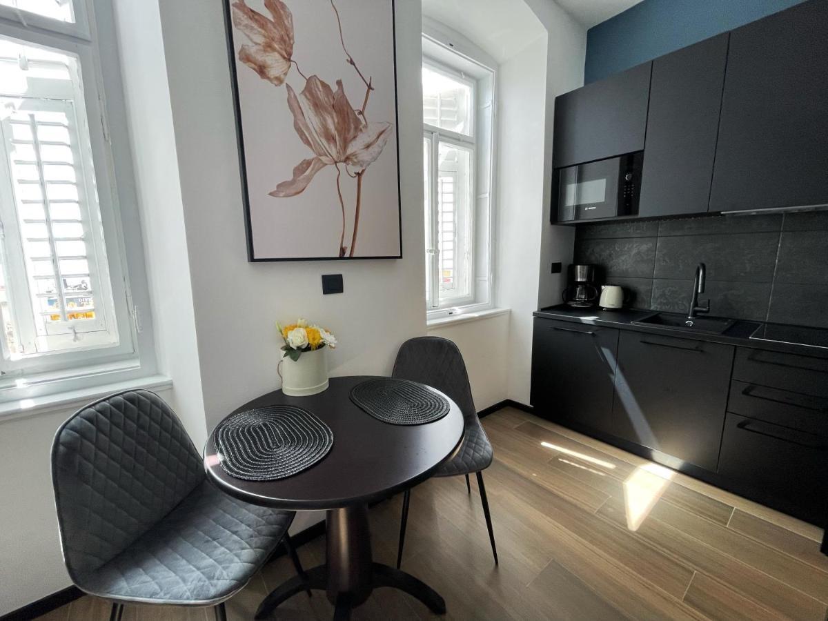 Navis City Apartments Pula Eksteriør billede
